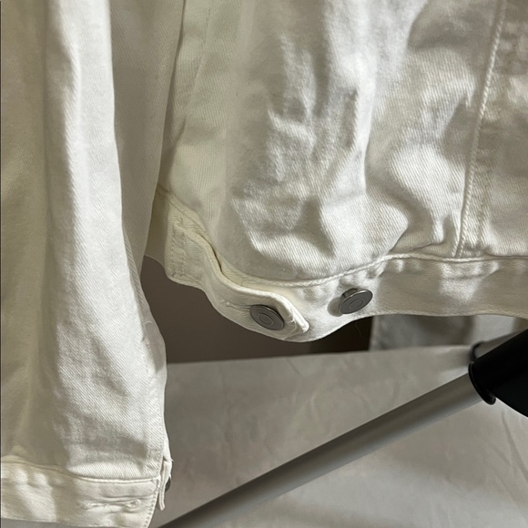 Time and Tru Women's Bright White Denim Jacket - Picture 4 of 6